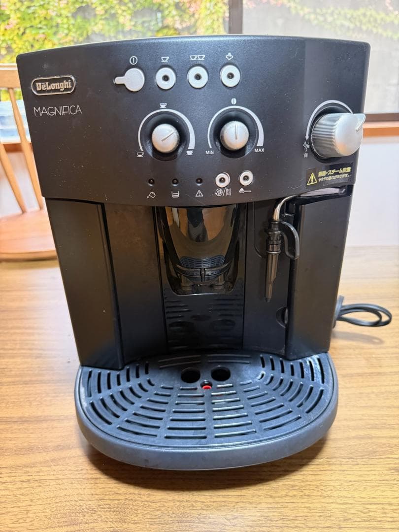 デロンギ 全自動コーヒーマシン ESAM1000SJ（中古）