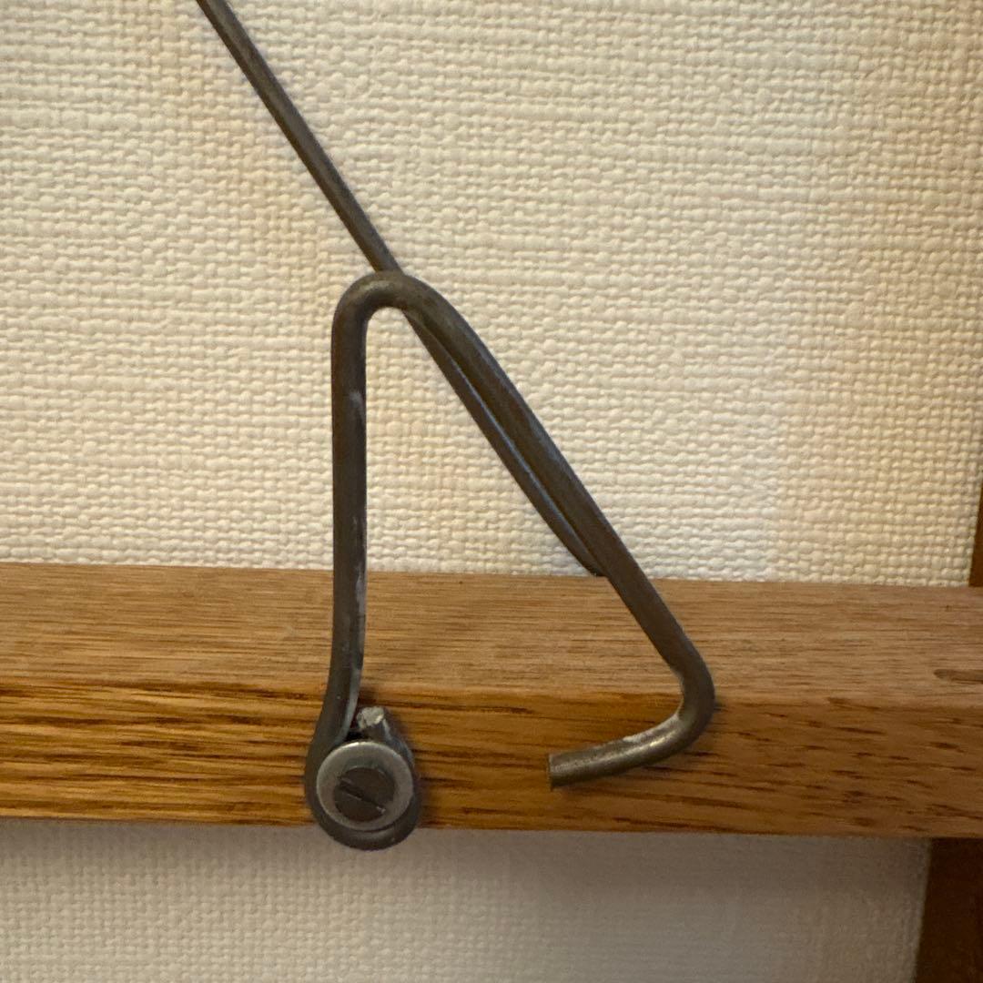 チクニ　chikuni book on the wall