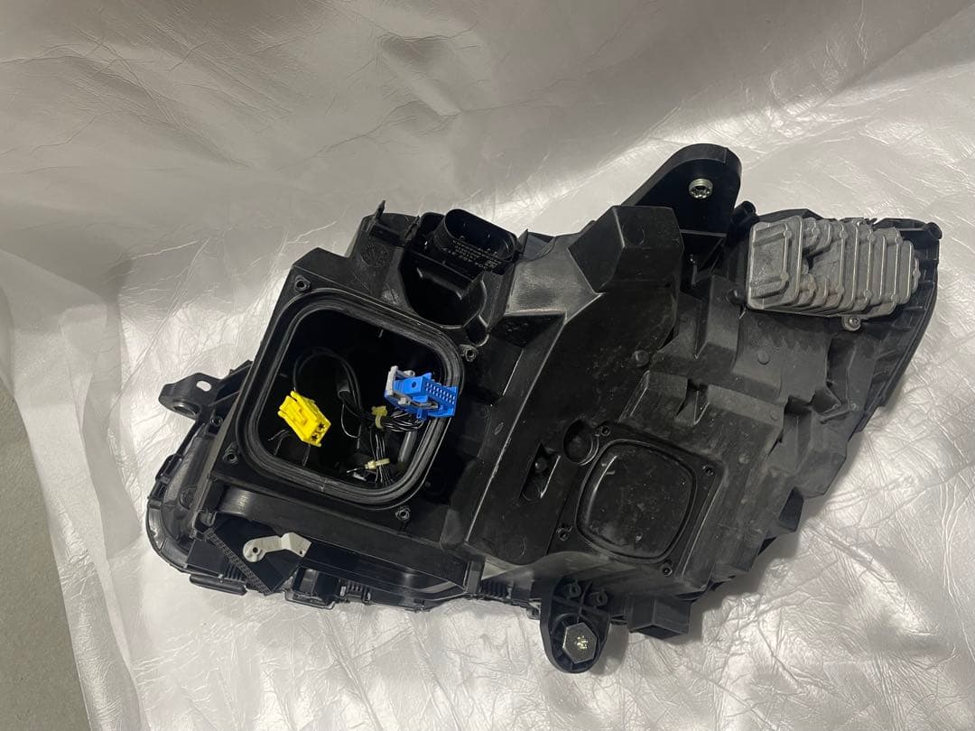 【ゆ　　】ベンツ　前期　Cクラス　純正　LED　右　ヘッドライト