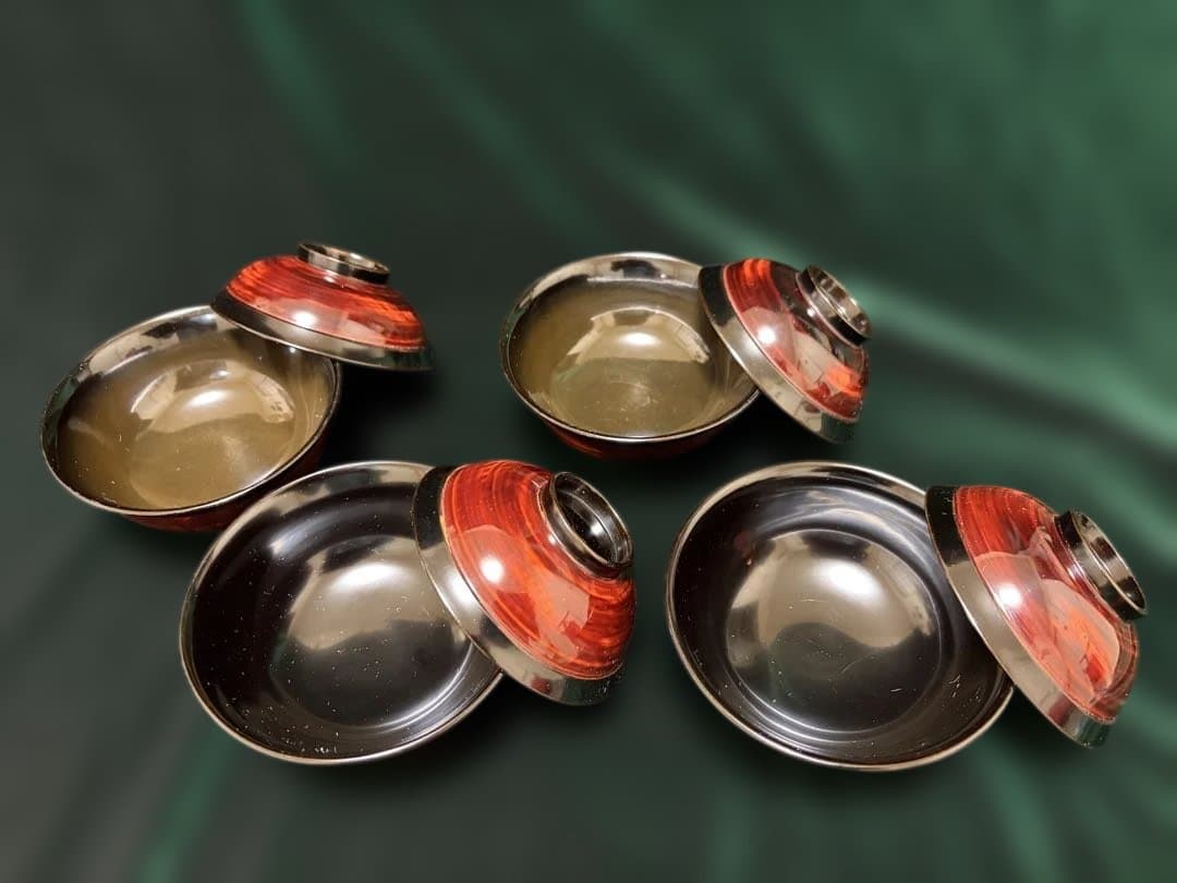 時代朱漆に優美な蝶ボタン蒔絵の映えるお椀4点輪島塗蒔絵椀煮物椀