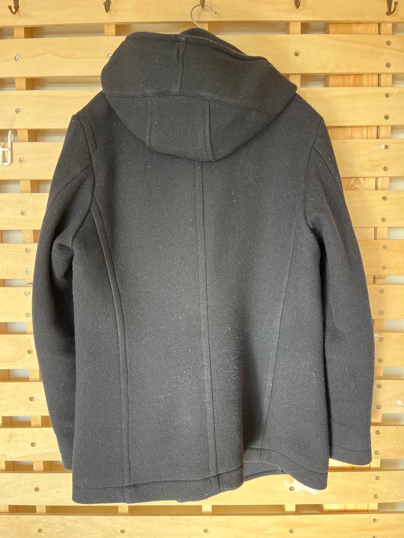 黒いウール混紡ピーコート