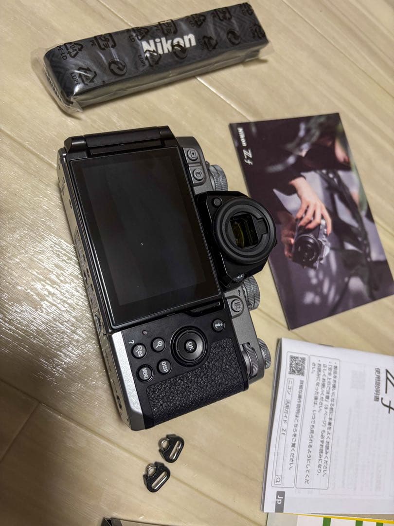 Nikon Z f シルバーボディ（最新カラー）｜シャッター数 約2,944枚｜
