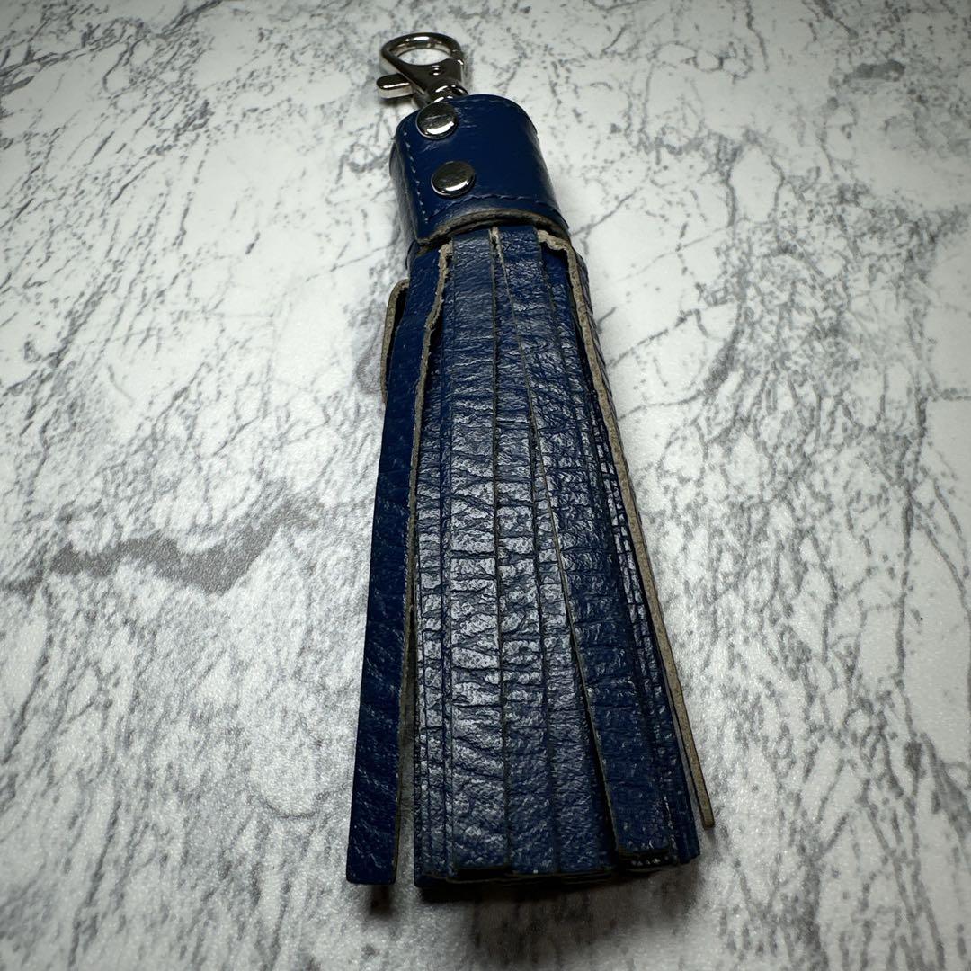 クロコ型押しレザー長財布　ラウンドファスナー　オーブ　ブルー　タッセル付き