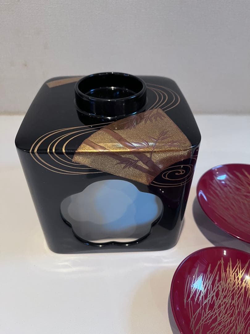 【未使用】輪島塗 蒔絵 三段重箱 お屠蘇 盃　酒器セット　中島忠平の作品