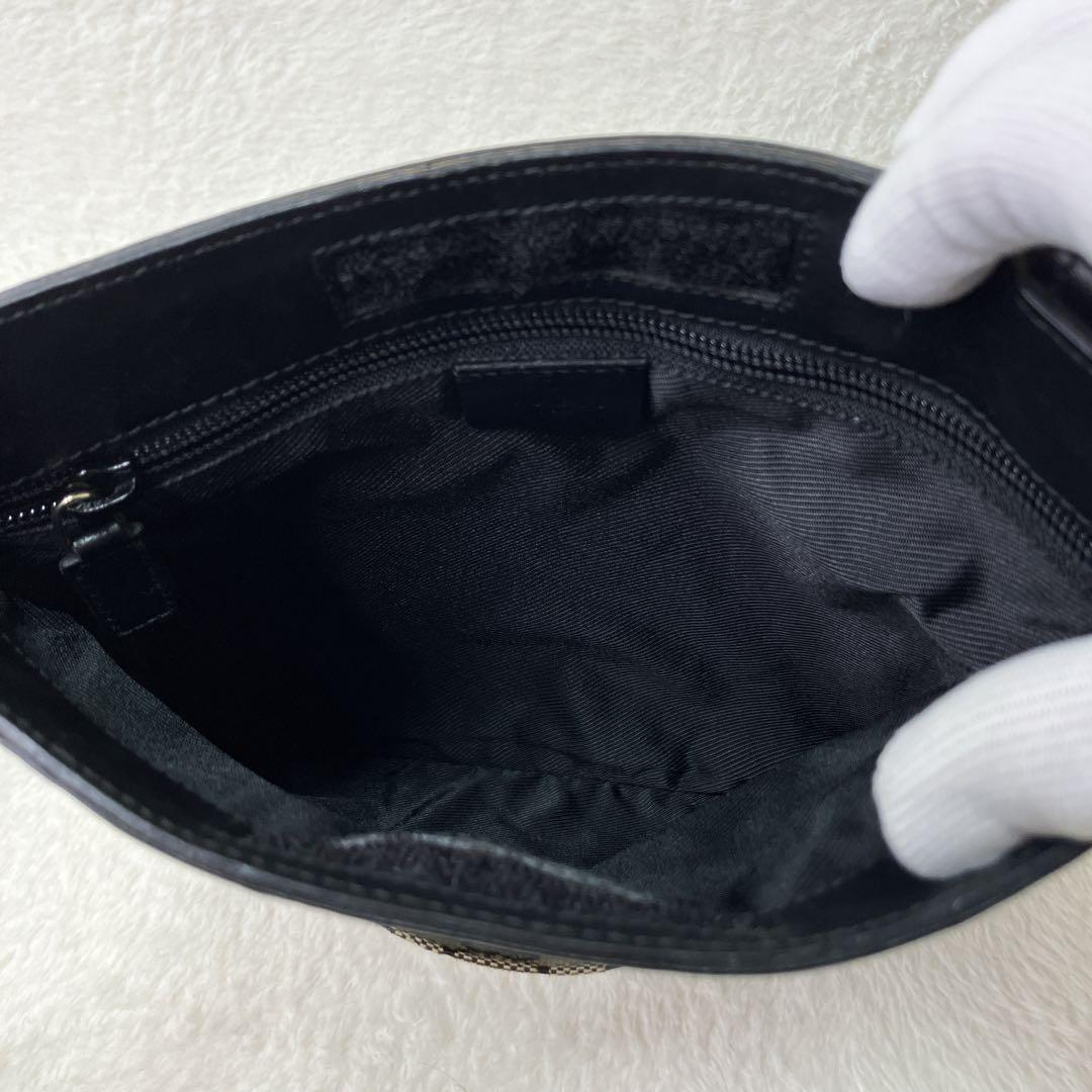 GUCCI グッチ　ショルダーバッグ　メッセンジャー　GG キャンバス　レザー