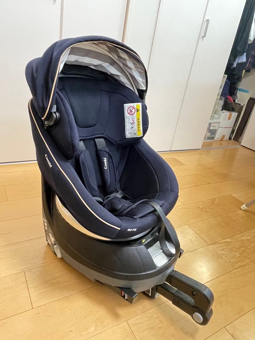 Combi 回転式チャイルドシート ネイビー　取り扱い説明書付き