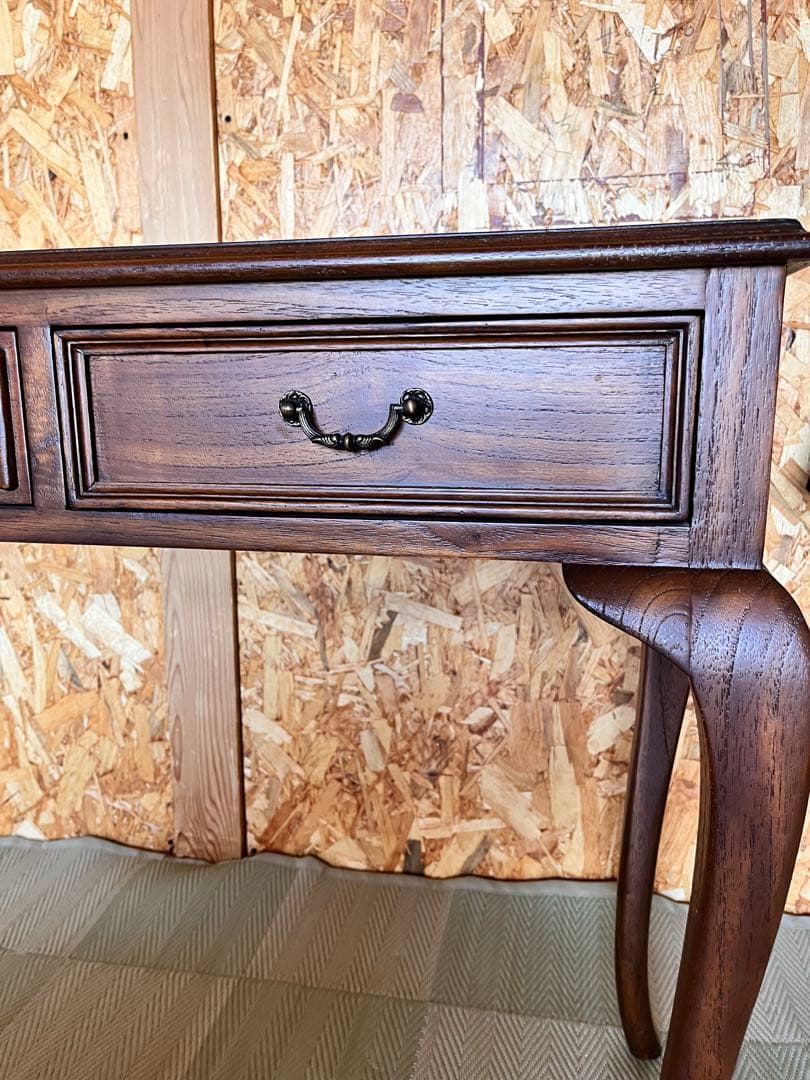 クラシックスタイル木製デスク 3引き出し付き