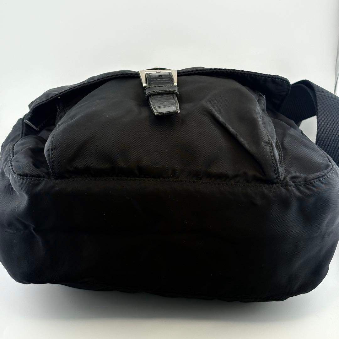 PRADAナイロン美品メッセンジャーバッグ三角ロゴブラック 斜めがけショルダー