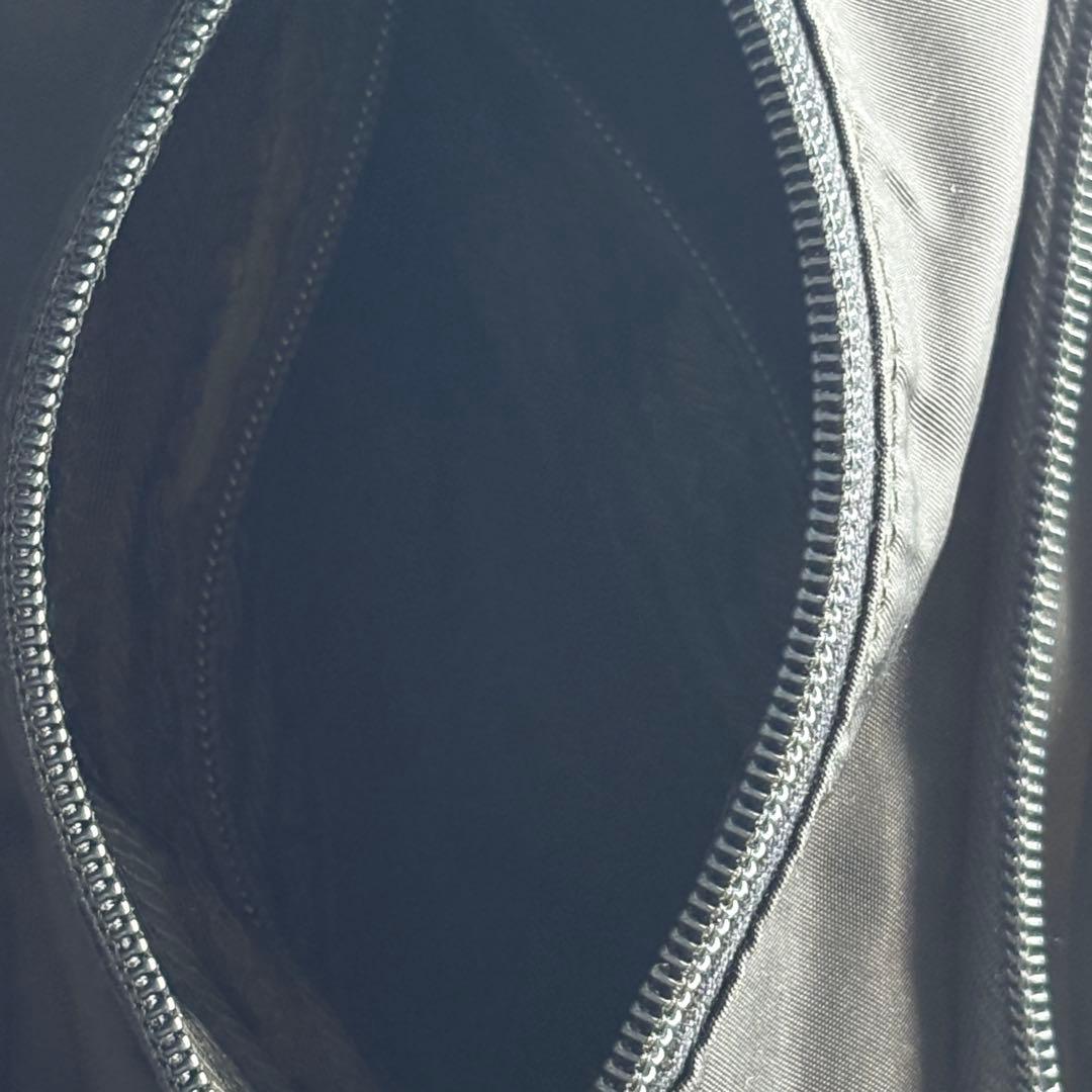 PRADAナイロン美品メッセンジャーバッグ三角ロゴブラック 斜めがけショルダー