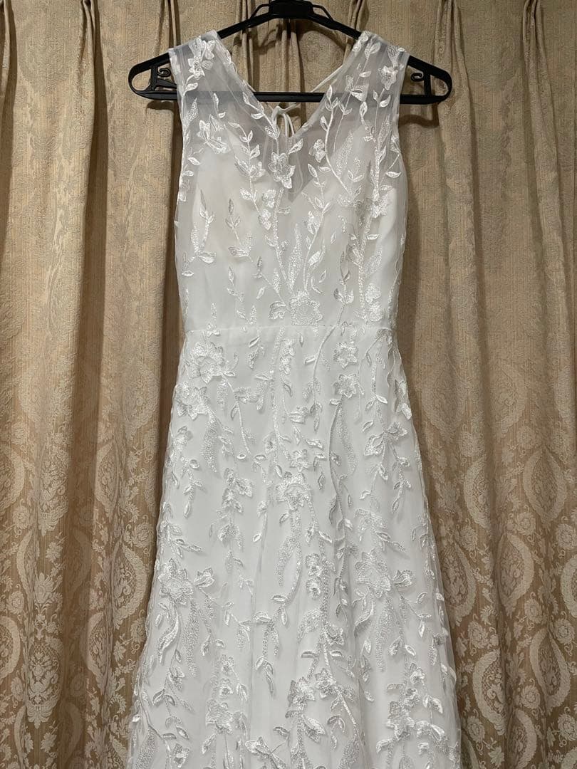 ドレスプロダクション　リーフ刺繍　Vネック　スレンダードレス　W275