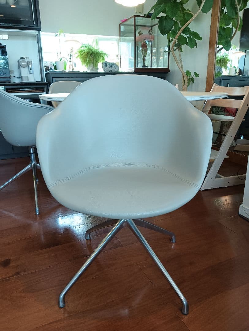 専用【展示品:美品】ボーコンセプト アデレードチェア 本革グレー