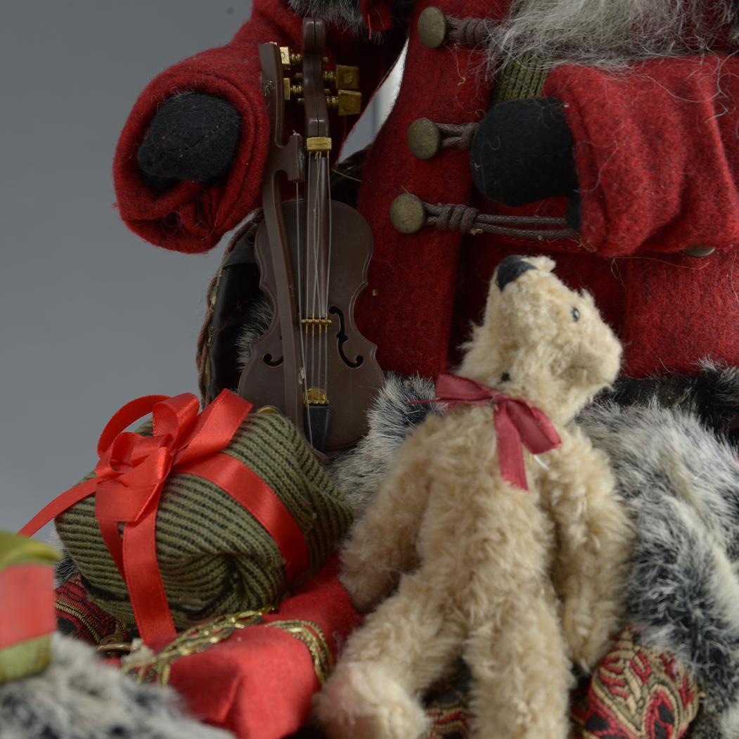 そりに乗ったサンタクロース　大きな人形　オブジェ　飾り物