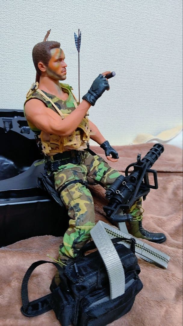 HOTToys.映画[プレデター:(ダッチ少佐)1/6]土日限定価格!!