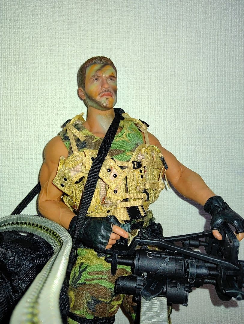 HOTToys.映画[プレデター:(ダッチ少佐)1/6]土日限定価格!!