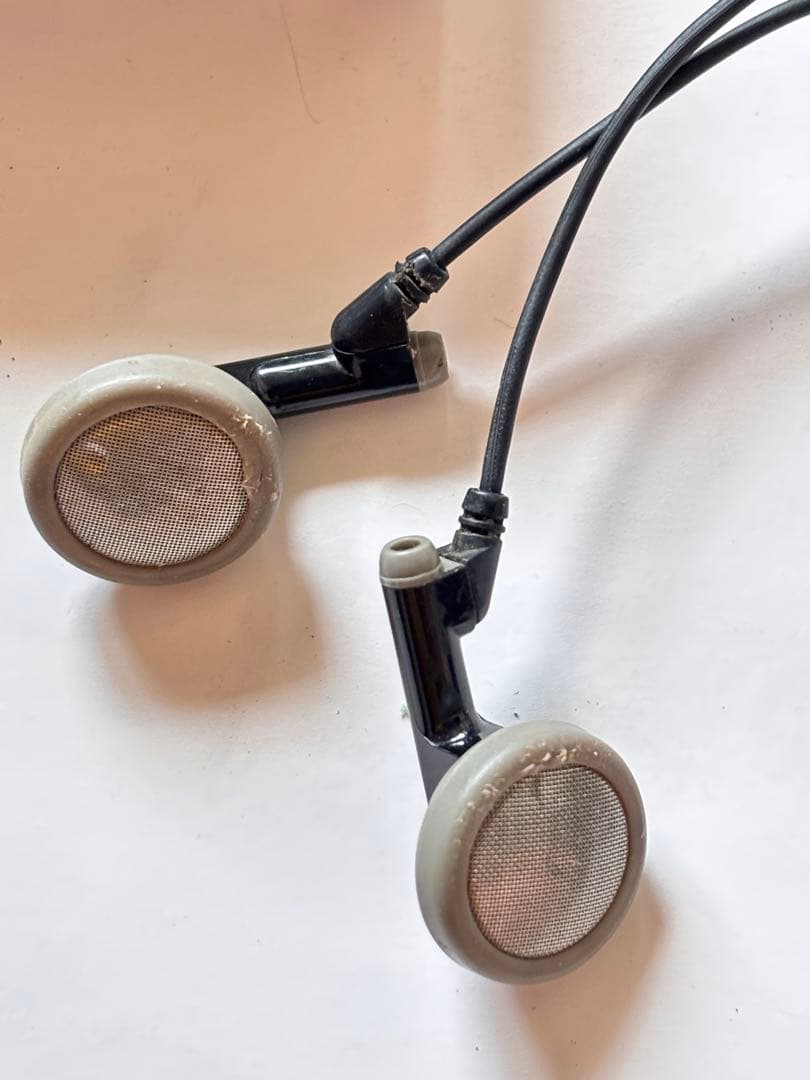 SONY WM-102 カセットプレーヤー　イヤホン付き　　ジャンク品