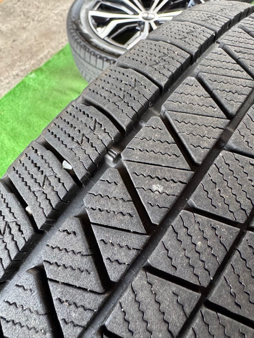 クラウンクロスオーバ一　純正スタッドレス225/55R19