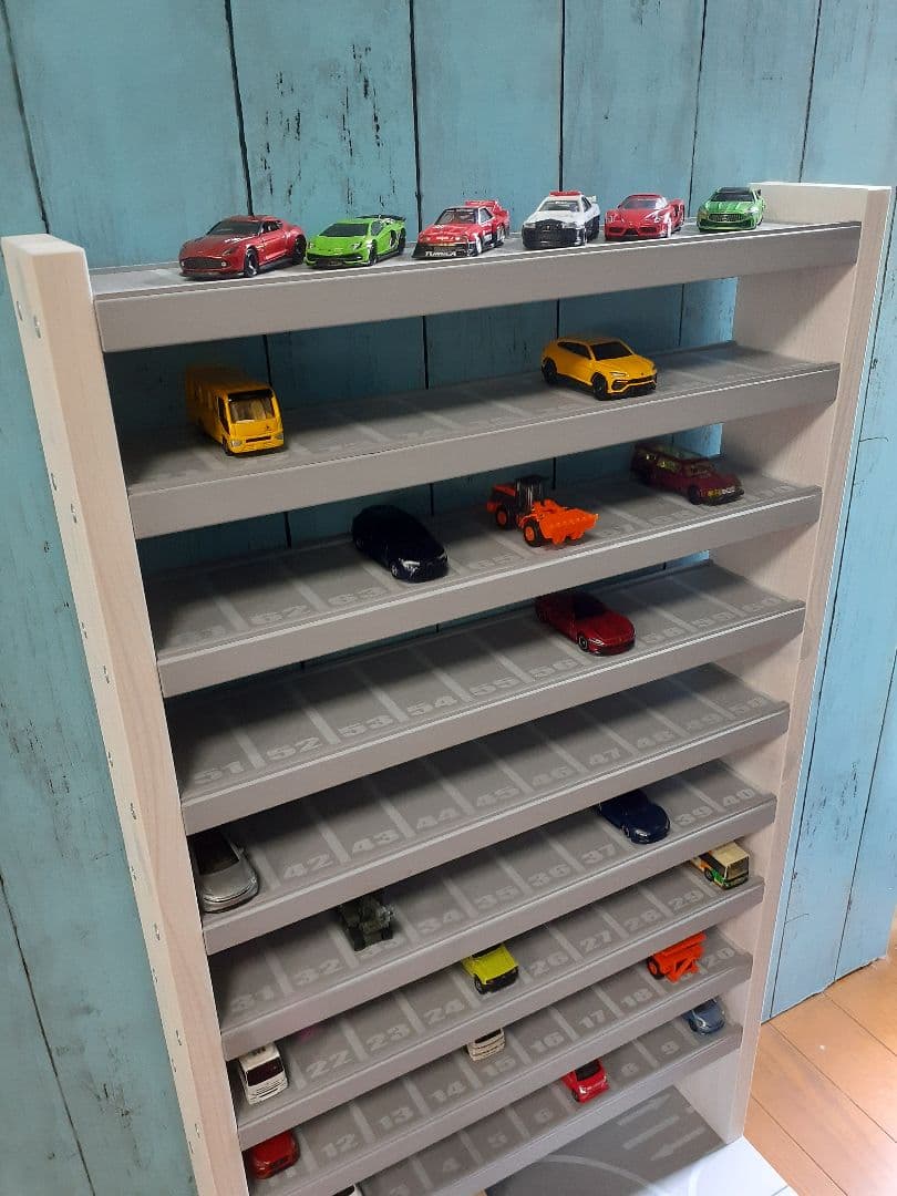 クリスマスプレゼントに！自作トミカ収納棚10段90台ロータリー交差点付き