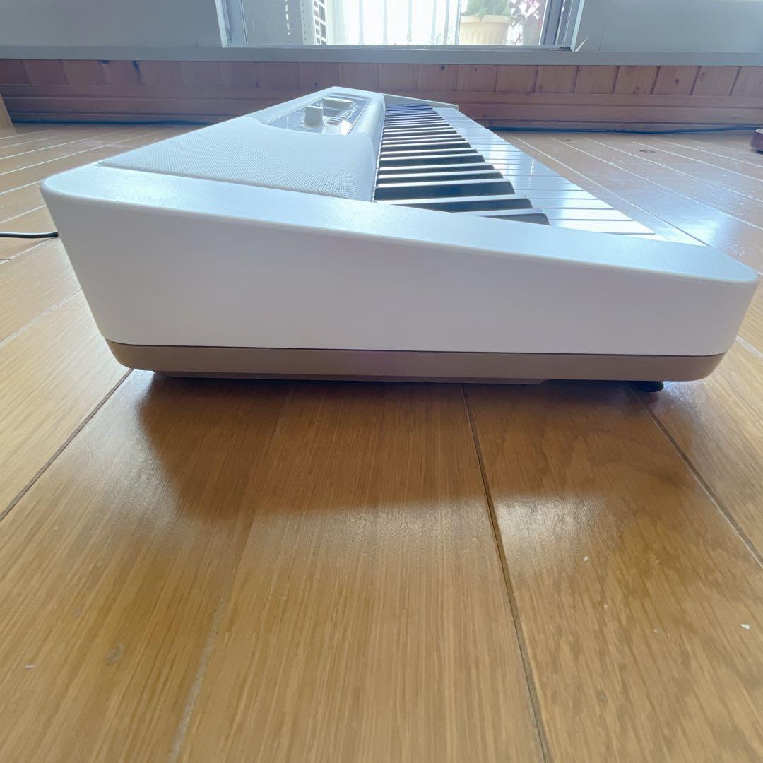 【美品】CASIO カシオトーン 電子キーボードLK-526 2022年製