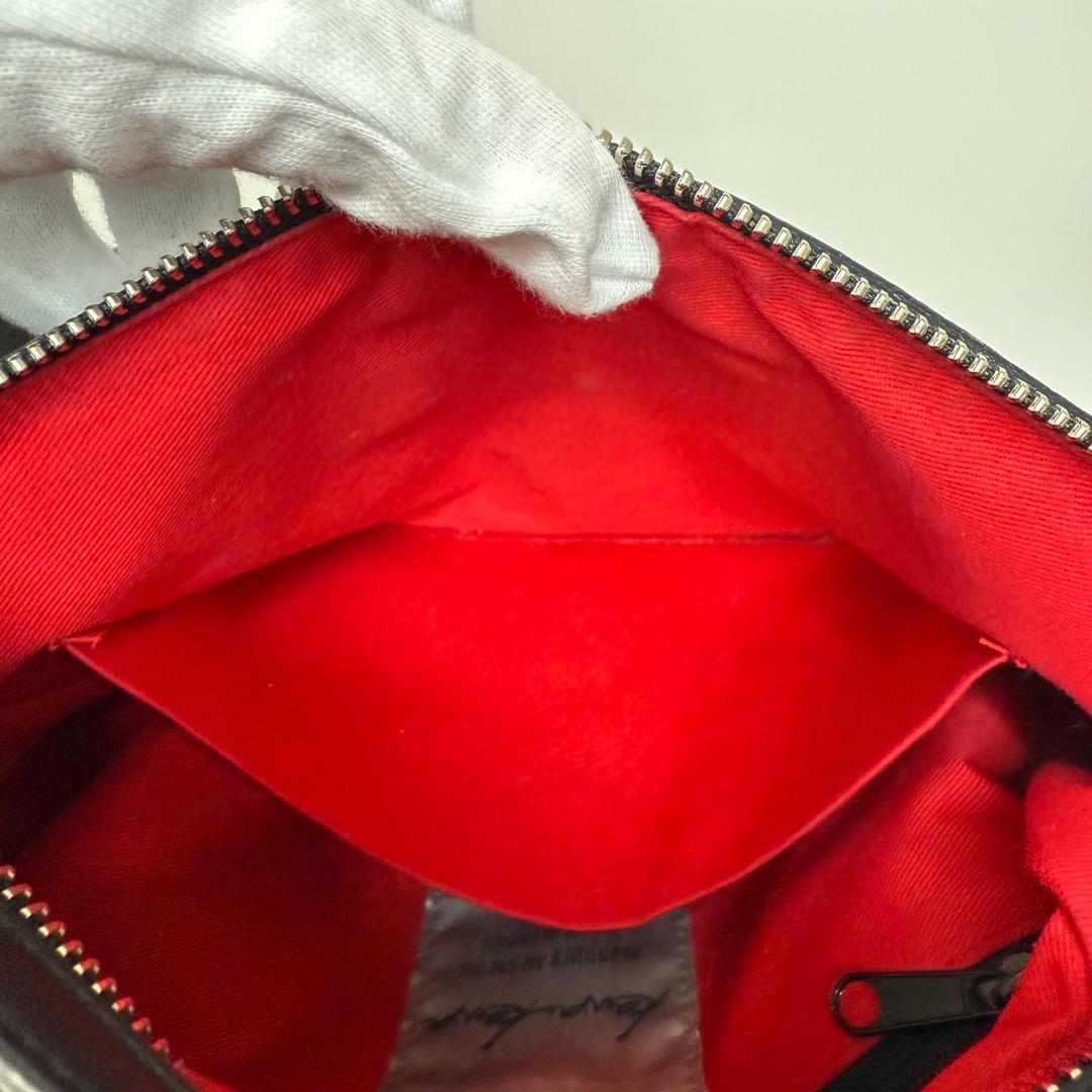 【24時間以内発送】カワカワ　ボディバッグ　WET ハトメ　ブラック