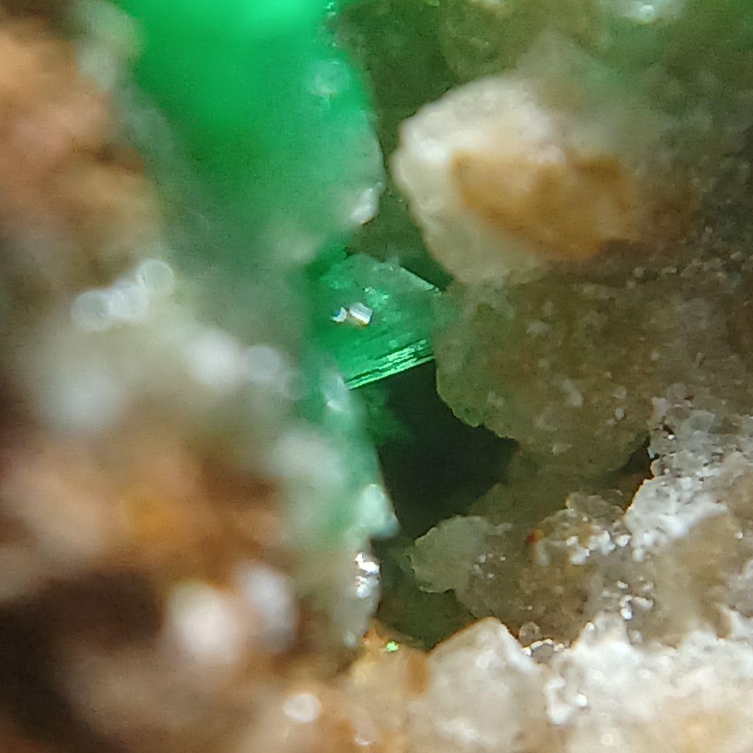 ニッケル華　原石　アナバーガイト　Annaberigite　カルサイト　鉱物標本