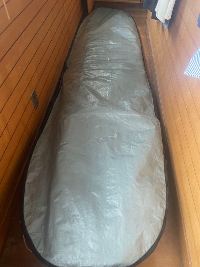 ロングボード赤とクリーム色 スライドインフィン９.5フィート