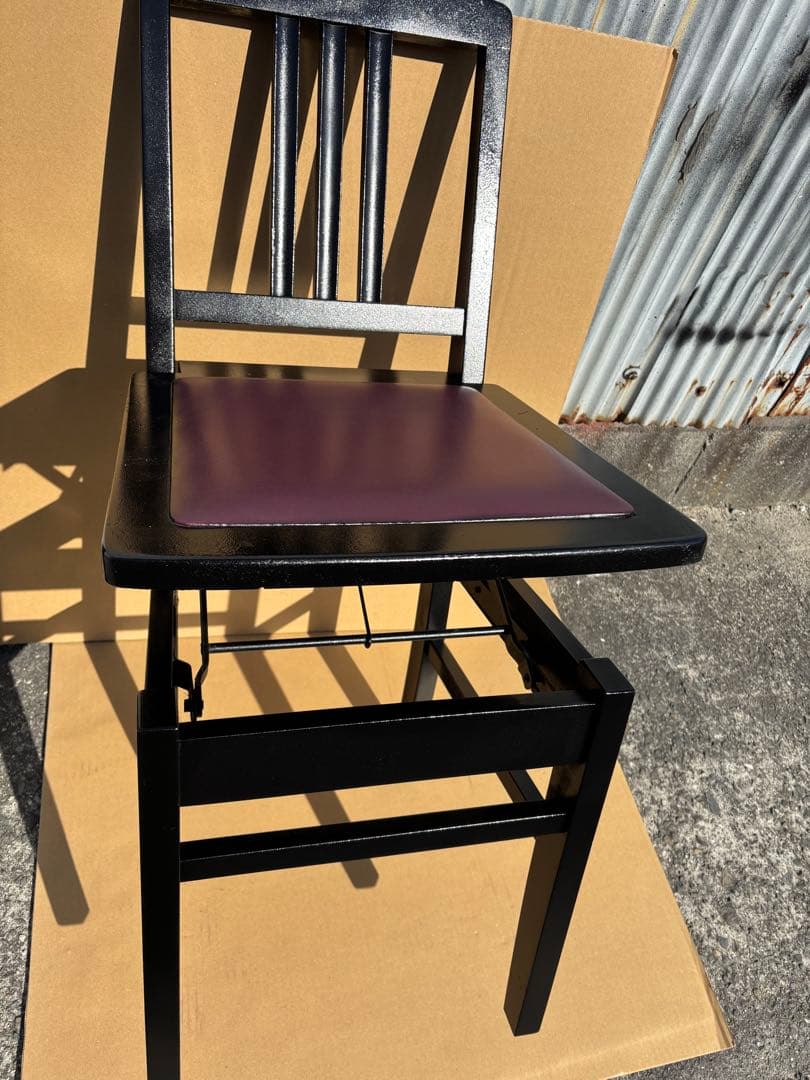 美品　背もたれ付ピアノ椅子　足部フェルト付き　ワインレッド座面