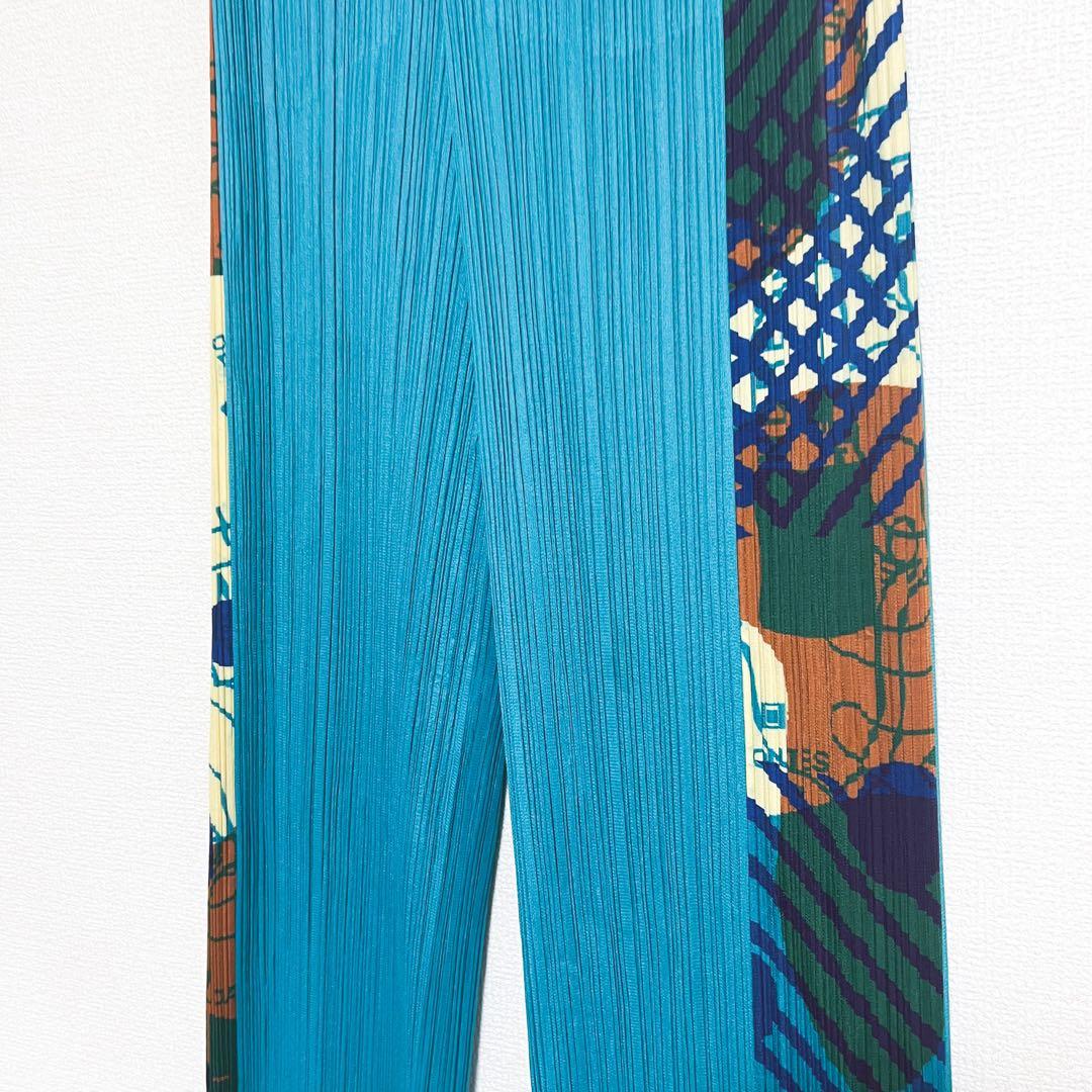 プリーツプリーズ サイドライン　パンツ　柄付き　裾フレア　ポケット　幾何学