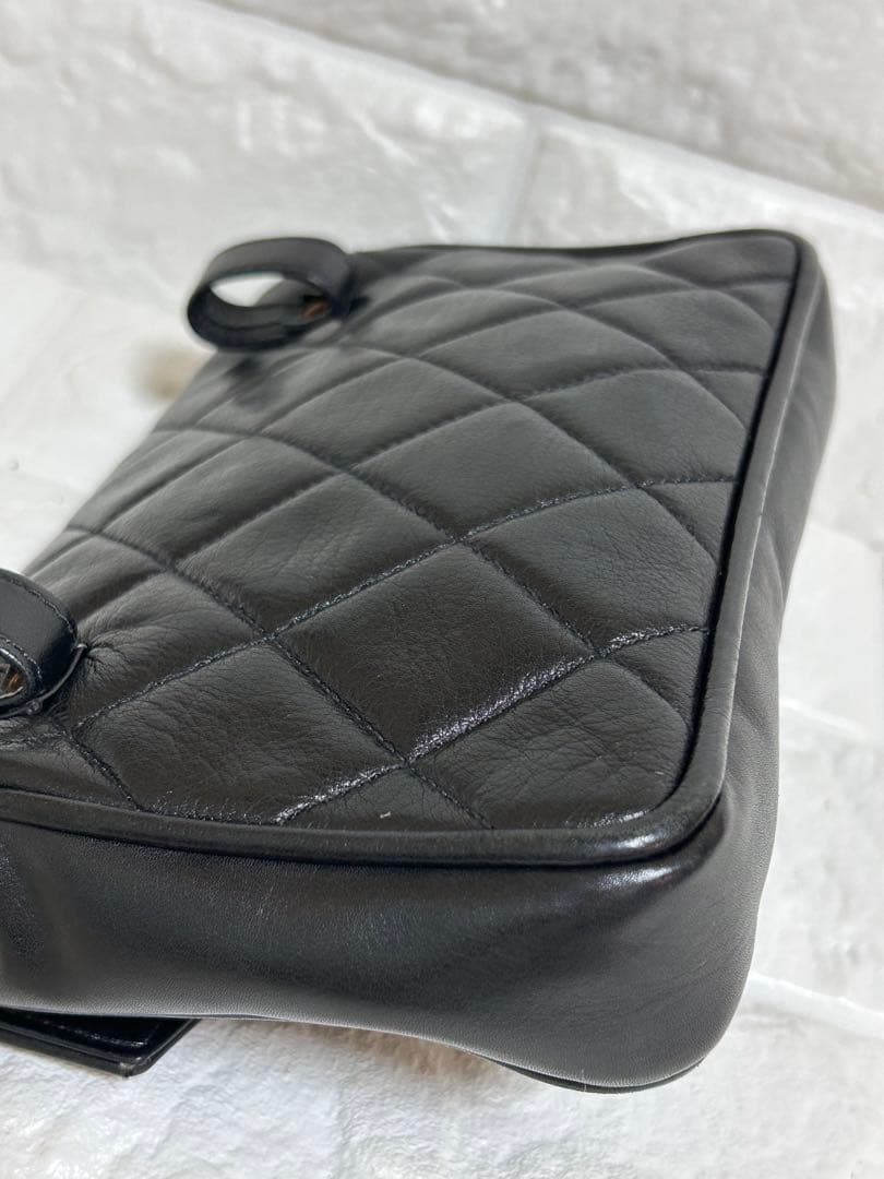 【良品】CHANELシャネルマトラッセボディバッグ　ターンロック