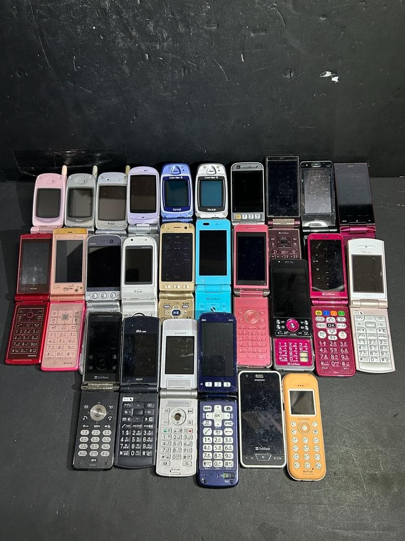 大量 携帯電話 ガラケー docomo/au 他 26台 ジャンク 部品取り