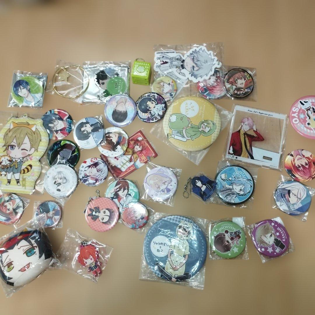 箱込6kg以上　約420点　ゲーム　キャラクターグッズ　まとめ売り　缶バッジ
