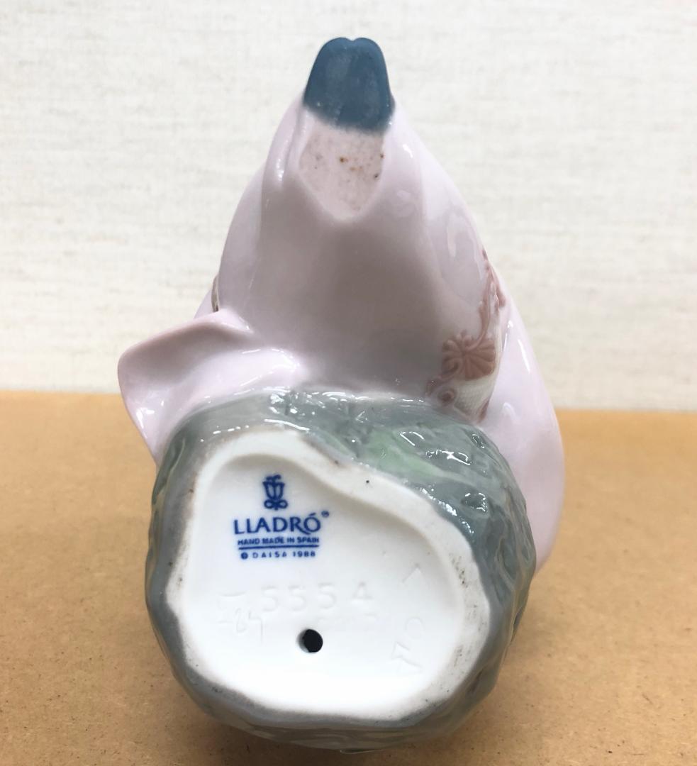 ■リヤドロ■花を抱いて座る少女　美しい磁器人形　フィギュア　置物　メルヘンチック