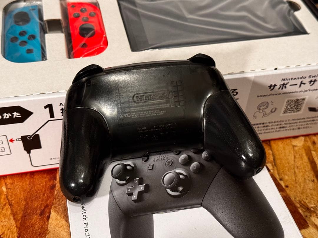 Nintendo Switch 本体 + Pro コントローラー