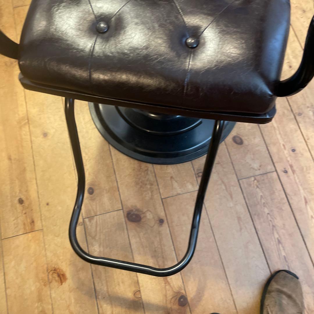 ダークブラウン バーバーチェア 回転式　美容椅子