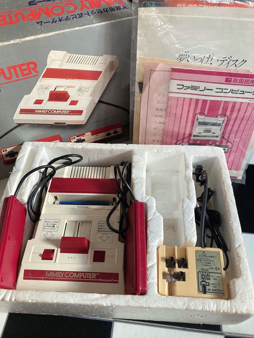 任天堂ファミコン ファミリーコンピュータ 本体 箱・説明書付き