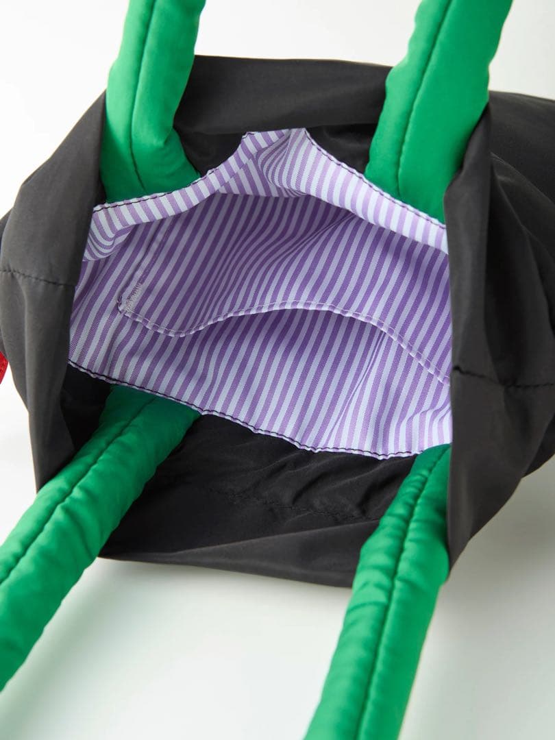 最新作　人気完売品　ファミリア　新品未開封　巾着