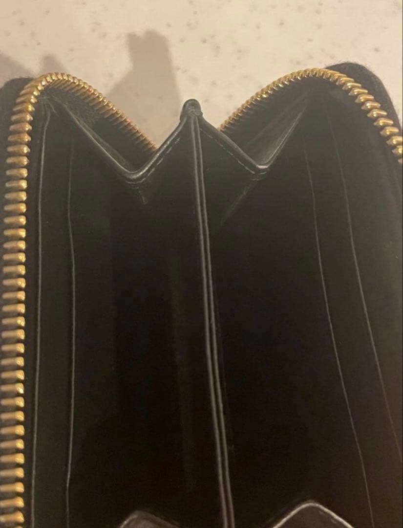 PRADA ブラックレザー ラウンドジップケース