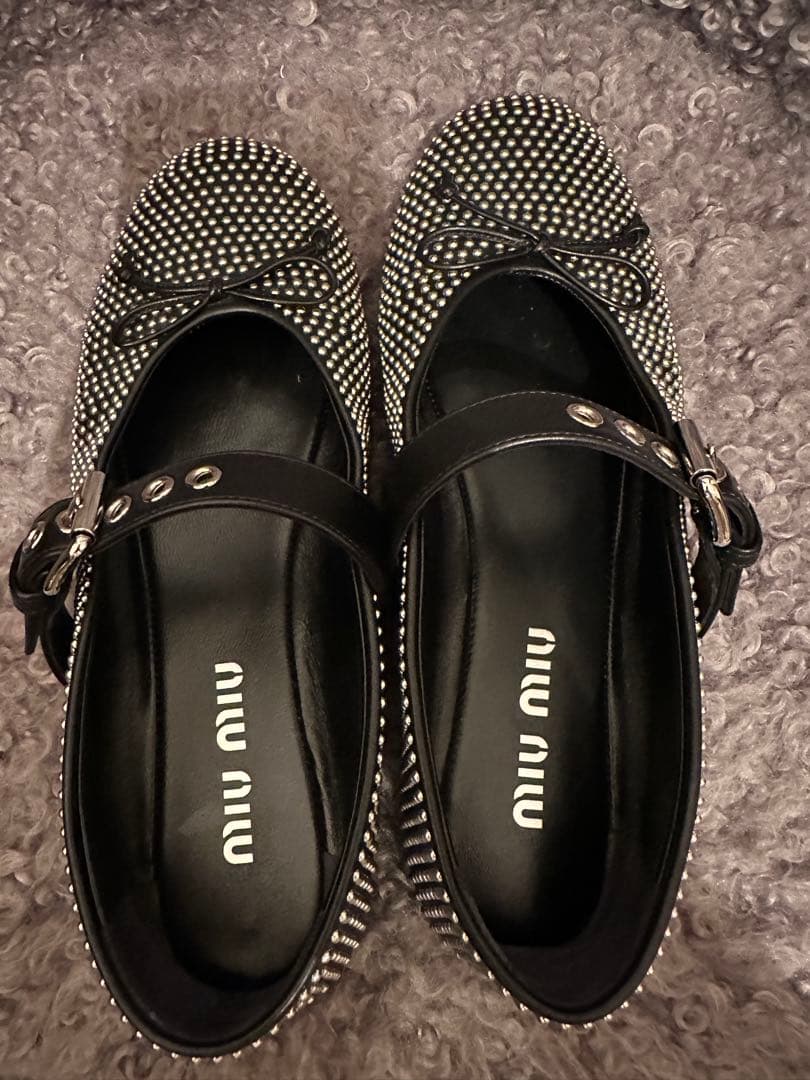 miu miu スタッズ付きバレエシューズ