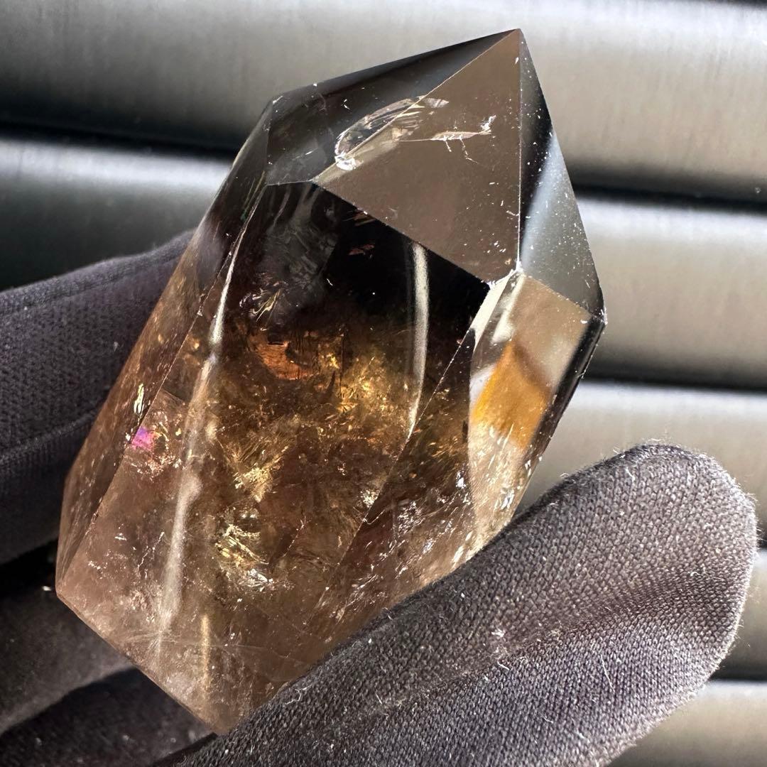 【金運· 魔除】ファントム☆レインボー☆煙水晶スモーキークォーツ六角柱A1532