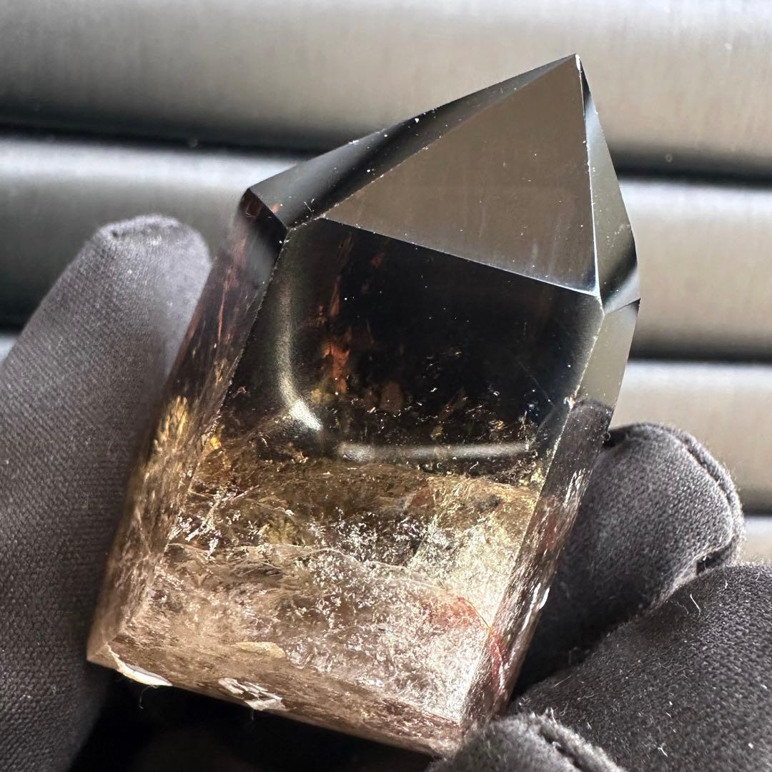 【金運· 魔除】ファントム☆レインボー☆煙水晶スモーキークォーツ六角柱A1532