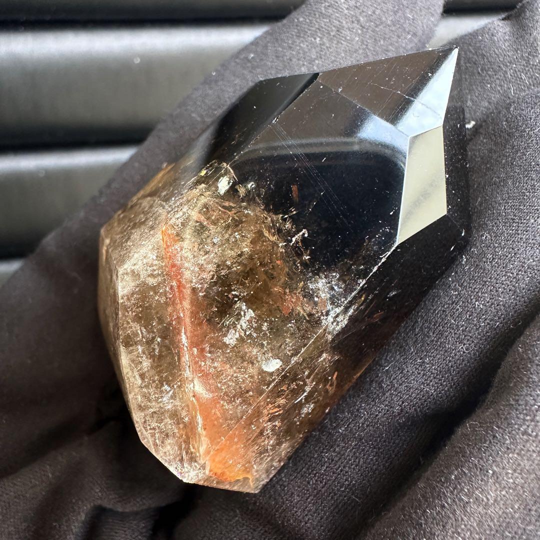 【金運· 魔除】ファントム☆レインボー☆煙水晶スモーキークォーツ六角柱A1532