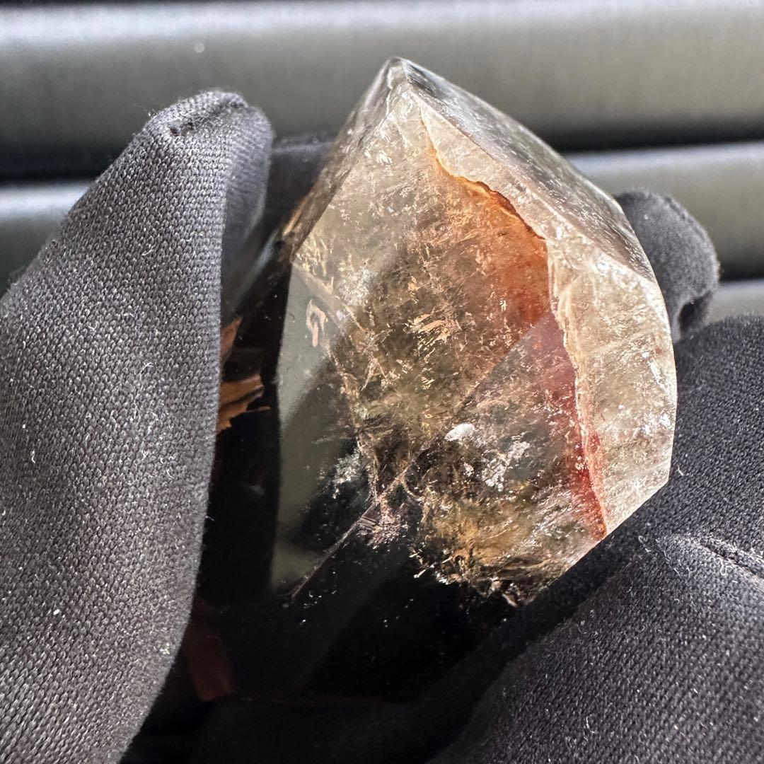 【金運· 魔除】ファントム☆レインボー☆煙水晶スモーキークォーツ六角柱A1532