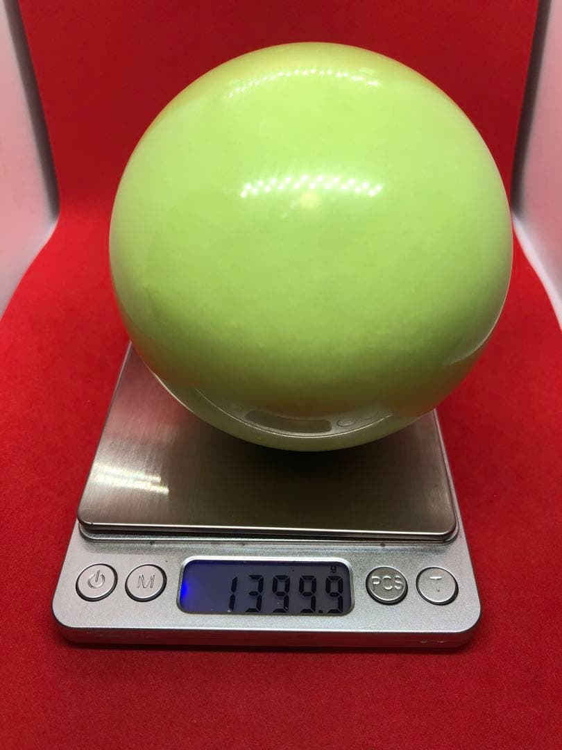 超綺麗不思議な緑夜光丸玉 10cm回転可能な木製の台座付き2075-1/4