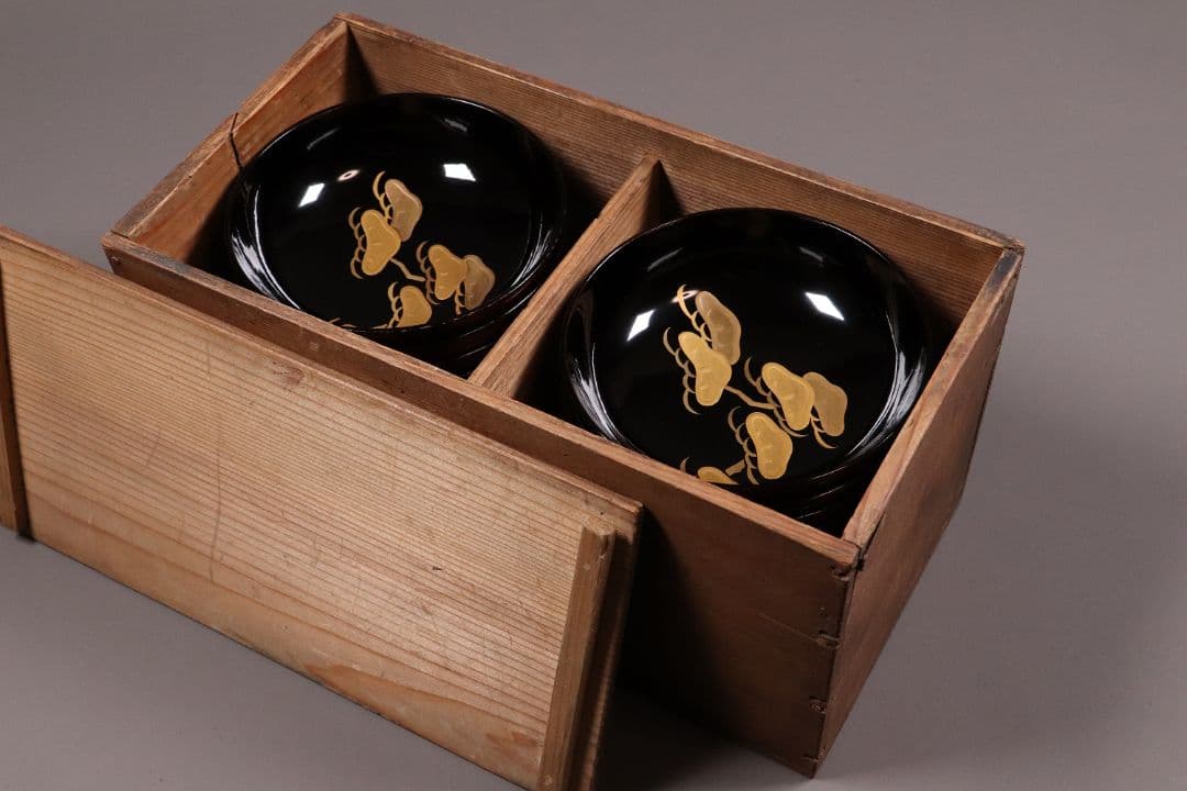 漆芸 輪島塗 松蒔絵 木皿 二十客 欅地 木地溜塗 黒塗 金蒔絵 【MA359】