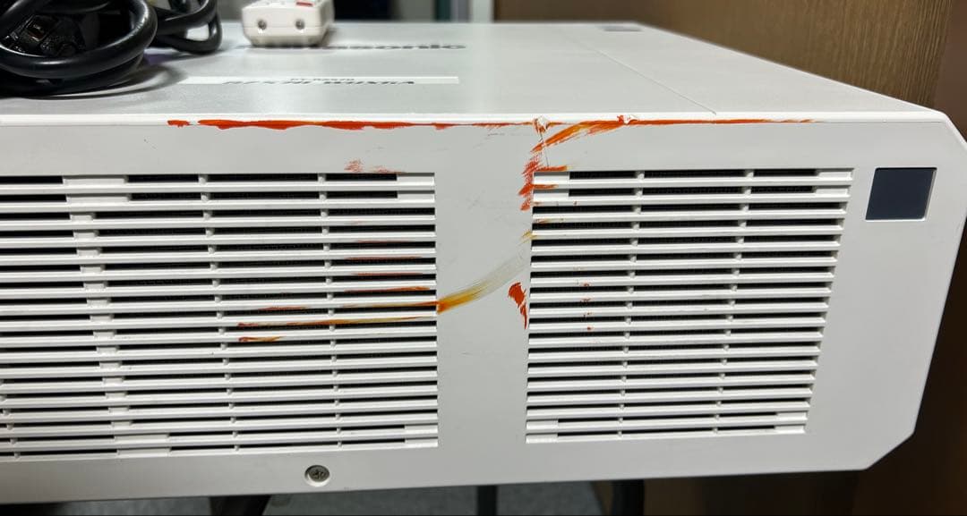 セール　パナソニック DLP方式プロジェクター　　　　　PT-RZ570JW