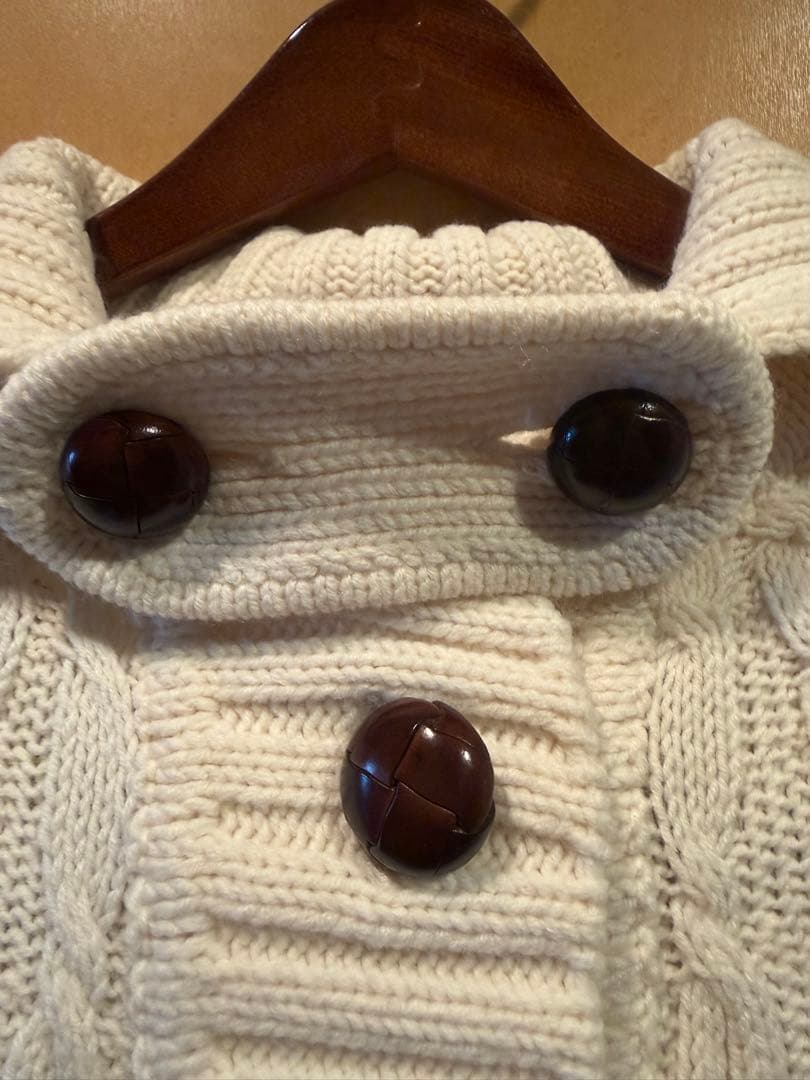 【希少】BURBERRYアイボリー ケーブルニット ポンチョ(38)