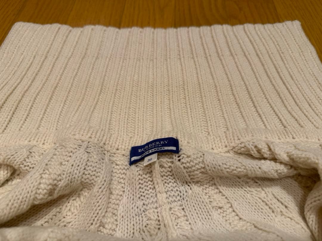 【希少】BURBERRYアイボリー ケーブルニット ポンチョ(38)