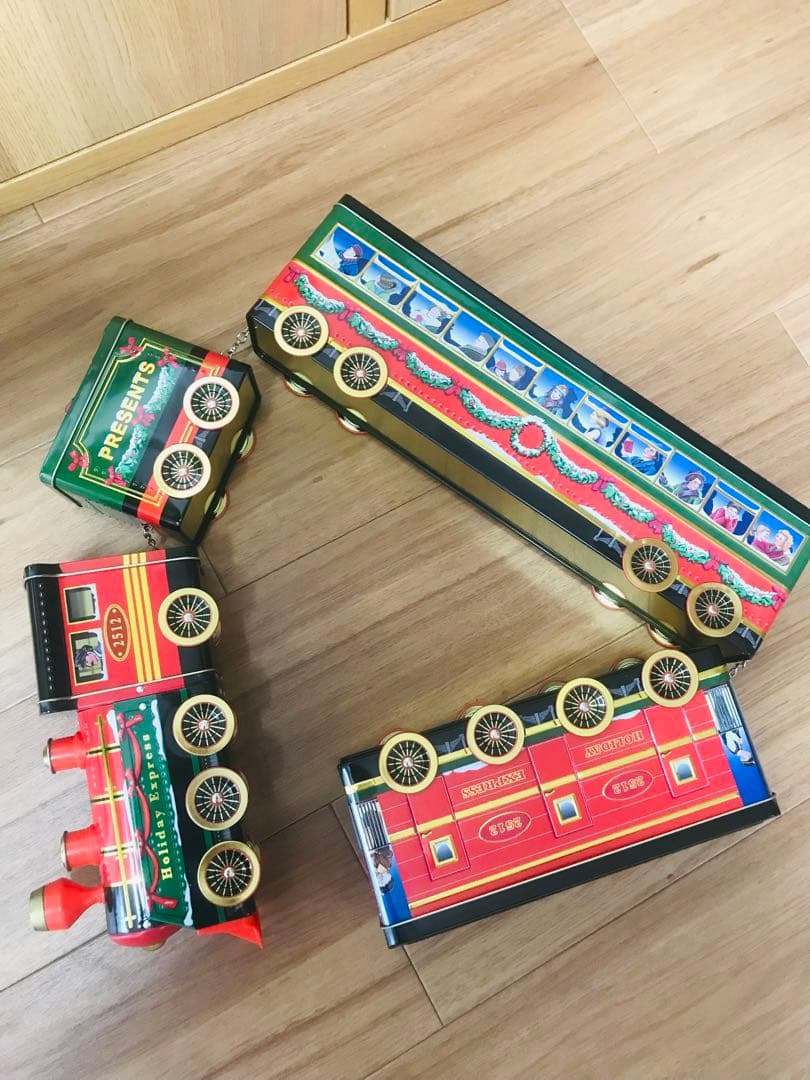 クリスマス缶　蒸気機関車　ブリキ缶　ツリー下飾り