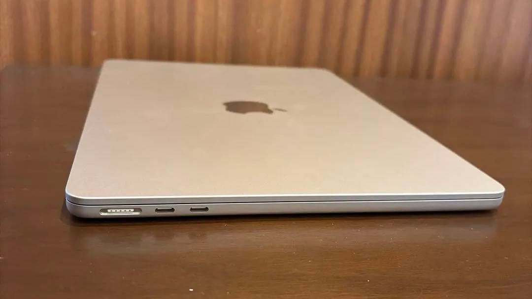 ほぼ未使用　MacBook Air 2022 M2モデル 8GB/512GB