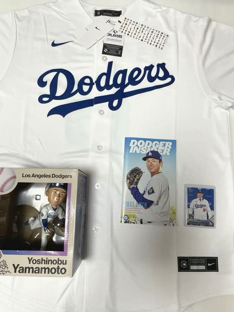 山本由伸ボブルヘッド&レプリカユニフォームセット