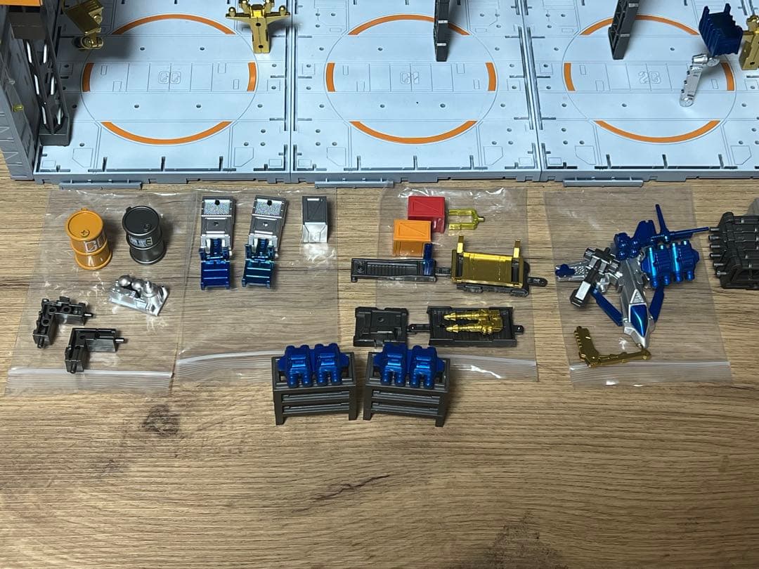 ジオラマ作品 ガンダム システムベース 格納庫 基地　ホワイト　リモコン付き